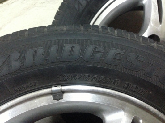 ขาย แม็ก HONDA 14 นิ้ว พร้อมยาง 4ล้อ ถูกๆ 3000 บาท