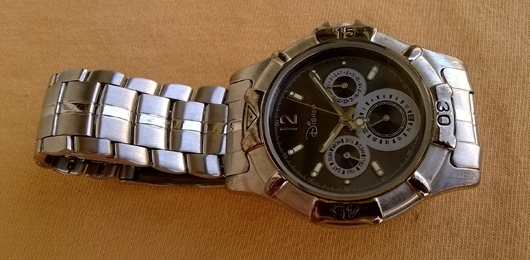 DISNEY japan movt Quartz ขนาด 40มม.(รวมเม็ด) สภาพ 95\% DISNEY japan movt Quartz ขนาด 40มม.(รวมเม็ด) สภาพ 95\%