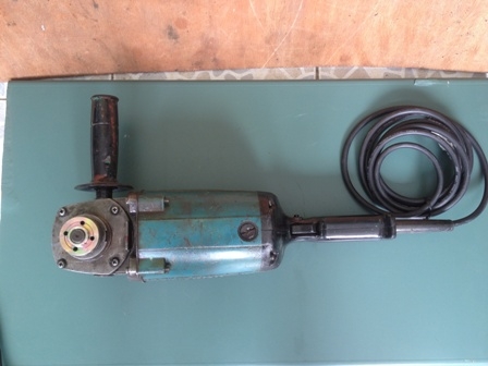 ขายเครื่องเจียรไฟฟ้า Makita รุ่น 9607NB 7" 1800 วัตต์