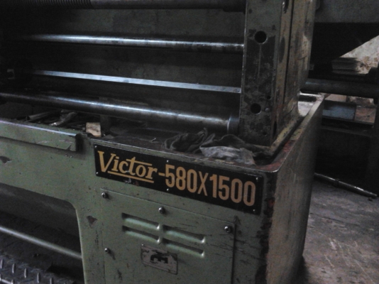 ขายเครื่องกลึง VICTOR  8 ฟุตนิ้วมิลไม่ต้องเปียน