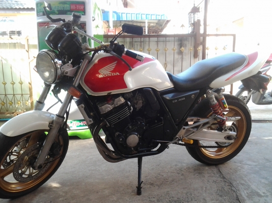 ขาย cb400 Y95  สภาพดีพร้อมใช้  ทะเบียนโอน ราคา 86000 บาทครับ