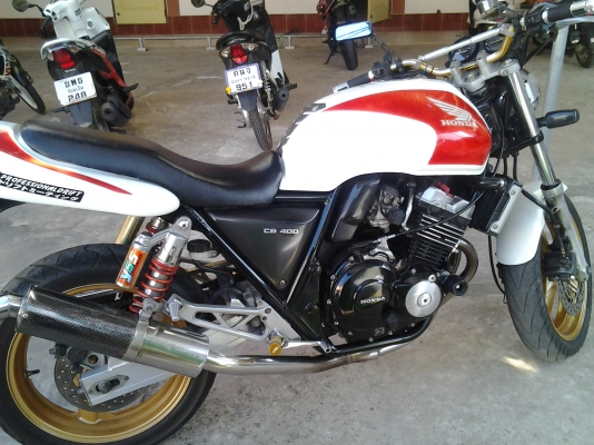ขาย cb400 Y95  สภาพดีพร้อมใช้  ทะเบียนโอน ราคา 86000 บาทครับ
