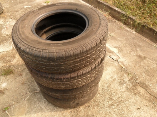 ขายยางอินโด ใส่รถกระบะ Achilles ขนาด195 R14 ปี08 เส้นละ400บาท-ดอกหนาพอใช้  (มี 4 เส้น)Tel. 092-9351644