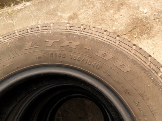 ขายยางอินโด ใส่รถกระบะ Achilles ขนาด195 R14 ปี08 เส้นละ400บาท-ดอกหนาพอใช้  (มี 4 เส้น)Tel. 092-9351644