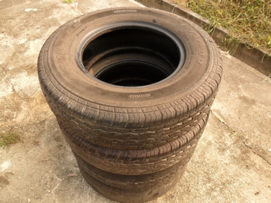 ขายยางอินโด ใส่รถกระบะ Achilles ขนาด195 R14 ปี08 เส้นละ400บาท-ดอกหนาพอใช้  (มี 4 เส้น)Tel. 092-9351644