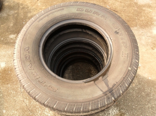 ขายยางอินโด ใส่รถกระบะ ยี่ห้อStrada Dura grip ขนาด195 R14 ปี08 เส้นละ400บาท-ดอกหนาพอใช้  (มี 4 เส้น)Tel. 092-9351644