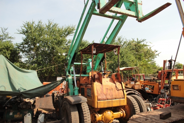 ขายรถตัก คีบอ้อย คีบไม้ KOMATSU: SD20 เครื่องดีเซล มือสองญี่ปุ่น ราคา 270,000 บาท