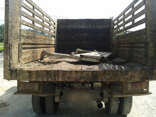 รถอีซูซุ  6 ล้อดั้ม 175 แรงม้า. ปี 50  สนใจติดต่อ 081 - 6079515