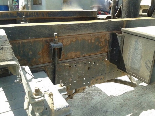 รถอีซูซุ  6 ล้อดั้ม 175 แรงม้า. ปี 50  สนใจติดต่อ 081 - 6079515