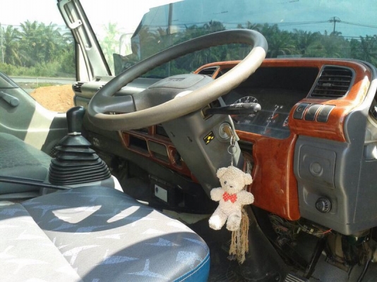 รถอีซูซุ  6 ล้อดั้ม 175 แรงม้า. ปี 50  สนใจติดต่อ 081 - 6079515