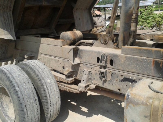 รถอีซูซุ  6 ล้อดั้ม 175 แรงม้า. ปี 50  สนใจติดต่อ 081 - 6079515