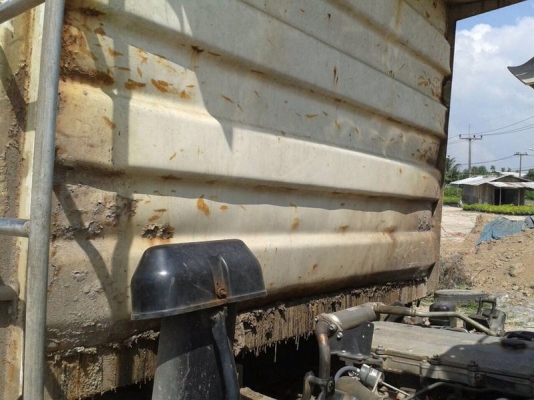 รถอีซูซุ  6 ล้อดั้ม 175 แรงม้า. ปี 50  สนใจติดต่อ 081 - 6079515