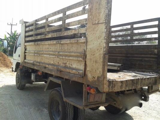 รถอีซูซุ  6 ล้อดั้ม 175 แรงม้า. ปี 50  สนใจติดต่อ 081 - 6079515