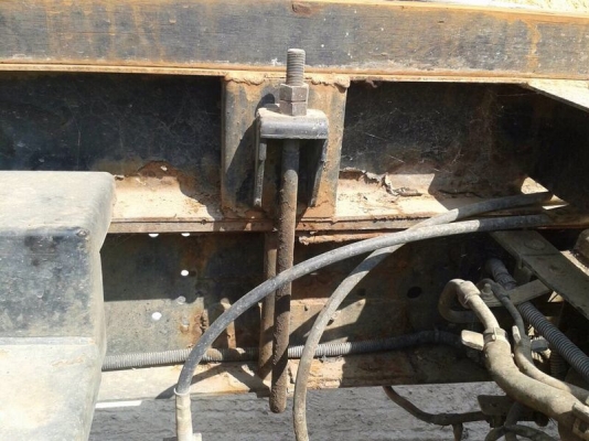 รถอีซูซุ  6 ล้อดั้ม 175 แรงม้า. ปี 50  สนใจติดต่อ 081 - 6079515