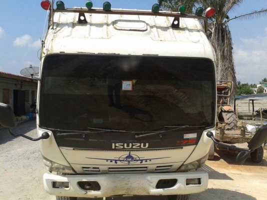 รถอีซูซุ  6 ล้อดั้ม 175 แรงม้า. ปี 50  สนใจติดต่อ 081 - 6079515