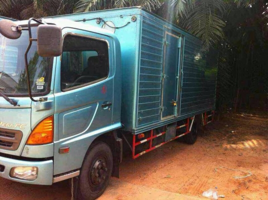 รถฮีโน่ 6 ล้อ ตู้แห้ง 150 แรงม้า ปี 48 สนใจติดต่อ 081 - 6079515