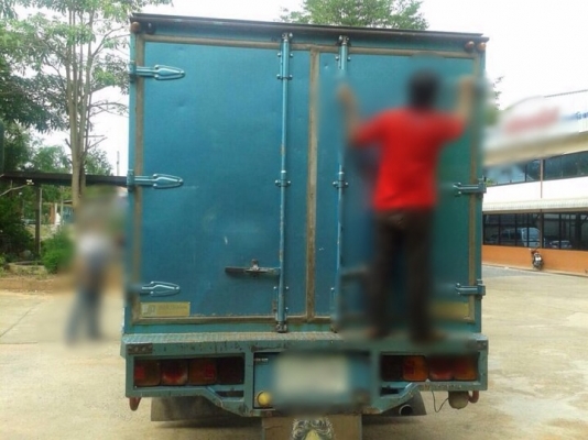 รถฮีโน่ 6 ล้อ ตู้แห้ง 150 แรงม้า ปี 48 สนใจติดต่อ 081 - 6079515 รถฮีโน่ 6 ล้อ ตู้แห้ง 150 แรงม้า ปี 48 สนใจติดต่อ 081 - 6079515