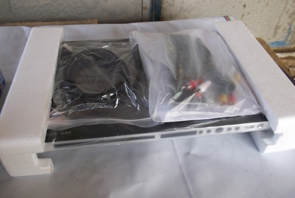 ขายเครื่องเล่นDVDหรือทุกแผ่นของไหม่ยังไม่ได้ไช้เลย จับของขวันปีไหม่ ขายเครื่องเล่นDVDหรือทุกแผ่นของไหม่ยังไม่ได้ไช้เลย จับของขวันปีไหม่