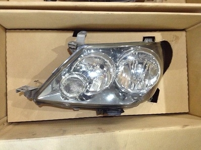 ไฟหน้าแท้ FORTUNER ไม่แตกร้าวครับ ตจว ส่งได้ครับ