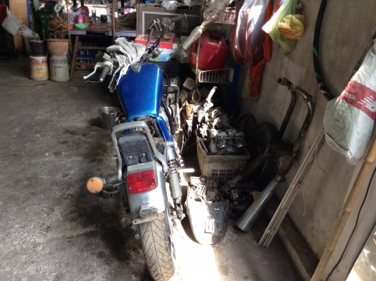 ขาย HONDA MAGNA 750cc เครื่องพัง ของครบ ทะเบียนแท้โอนขนส่ง พร้อมชุดโอนภาษี พรบ เต็มพึ่งต่อ สนใจเอาไปปั่นต่อได้เลยครับ (แค่ทะเบียนก็คุ้มแล้วครับ)