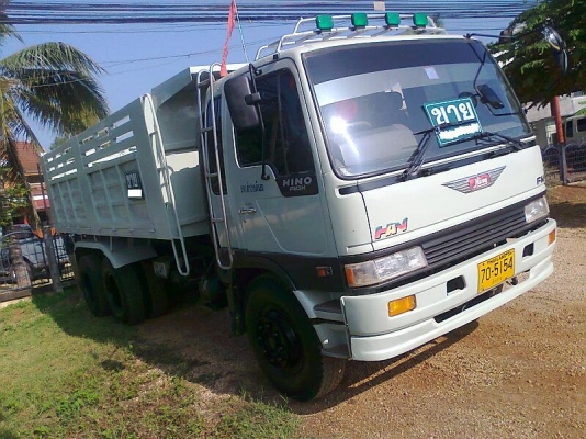 สิบล้อ HINO FM 3H รถปี 40 รถมีทะเบียนครบ ขายราคา 1,100,000 บาท.