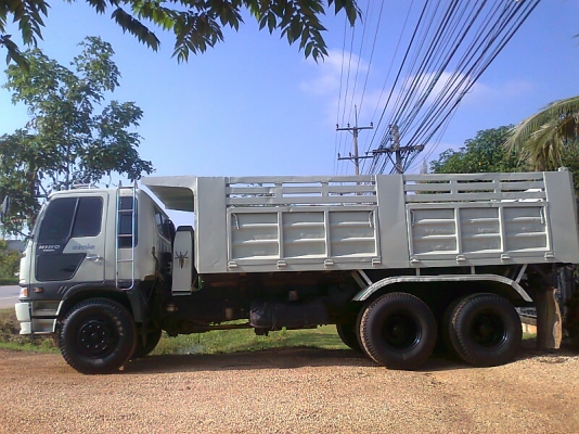สิบล้อ HINO FM 3H รถปี 40 รถมีทะเบียนครบ ขายราคา 1,100,000 บาท.
