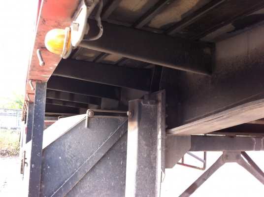 ขายหางพื้นเรียบ 3 เพลา อู่.อาร์ ซี เค ปี.52 มี 2 หาง สนใจโทร