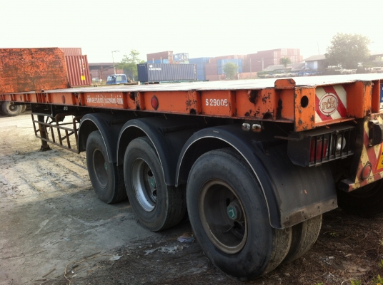 ขายหางพื้นเรียบ 3 เพลา อู่.อาร์ ซี เค ปี.52 มี 2 หาง สนใจโทร