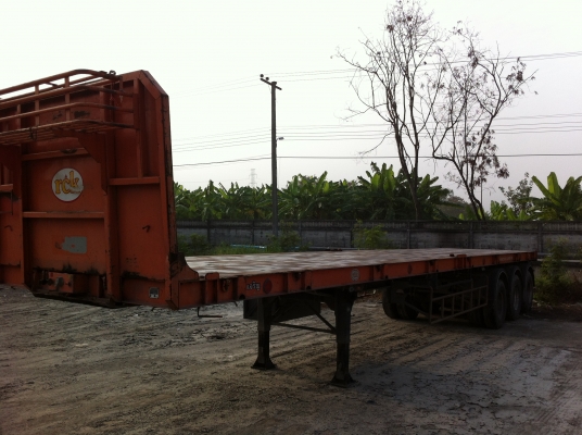 ขายหางพื้นเรียบ 3 เพลา อู่.อาร์ ซี เค ปี.52 มี 2 หาง สนใจโทร