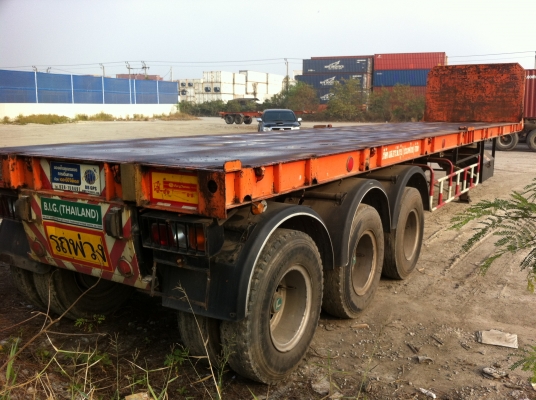 ขายหางพื้นเรียบ 3 เพลา อู่.อาร์ ซี เค ปี.52 มี 2 หาง สนใจโทร