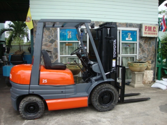 +++ขายโฟล์คลิฟท์ TOYOTA 6FD25  เครื่องยนต์ดีเซล  เกียร์ธรรมดา  เสา 3 เมตร  งา 1,070  มม.   *** รถสภาพดี  พร้อมใช้  ราคา รายละเอียดคุยได้ครับ ***