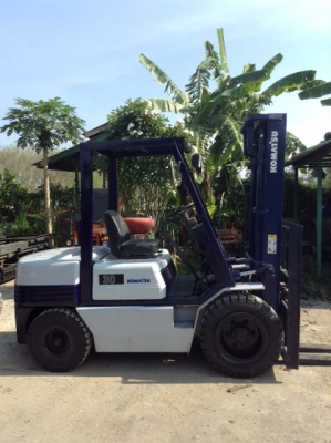 +++ขายโฟล์คลิฟท์ KOMATSU  FD30-11  เครื่องยนต์ดีเซล  เสา 3 เมตร เกียร์ธรรมดา  งา 1,070  มม. ยางลม  *** รถสภาพดี พร้อมใช้งาน ราคา รายละเอียดคุยได้ครับ ***