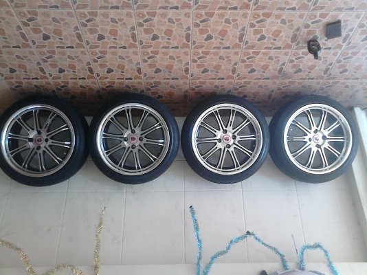 ขายล้อแม็กมือ2 10 ก้าน ขอบ17 4รู100+ ยางปี11 ราคา9,900 บาทถูก ขายล้อแม็กมือ2 10 ก้าน ขอบ17 4รู100+ ยางปี11 ราคา9,900 บาทถูก