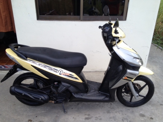 ขายHonda ClickPlay  สีเหลือง-เทา ล้อแม็ก ปี50