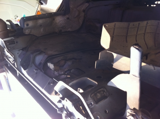 ISUZU NKR (หัวการ์ตูน) ตู้แห้งเปิดข้างได้ เครื่อง 4BE1 (110 แรงม้า) ซีสวยมากๆ ยางเต็ม แอร์เย็น ทะเบียนพร้อมโอน