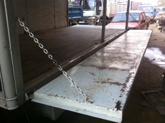 ISUZU NKR (หัวการ์ตูน) ตู้แห้งเปิดข้างได้ เครื่อง 4BE1 (110 แรงม้า) ซีสวยมากๆ ยางเต็ม แอร์เย็น ทะเบียนพร้อมโอน