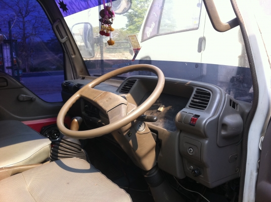 ISUZU NKR (หัวการ์ตูน) ตู้แห้งเปิดข้างได้ เครื่อง 4BE1 (110 แรงม้า) ซีสวยมากๆ ยางเต็ม แอร์เย็น ทะเบียนพร้อมโอน