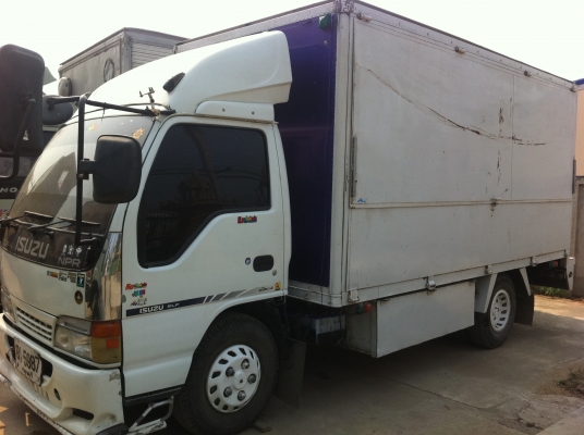 ISUZU NKR (หัวการ์ตูน) ตู้แห้งเปิดข้างได้ เครื่อง 4BE1 (110 แรงม้า) ซีสวยมากๆ ยางเต็ม แอร์เย็น ทะเบียนพร้อมโอน
