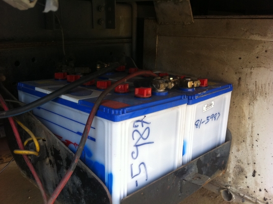 ISUZU NKR (หัวการ์ตูน) ตู้แห้งเปิดข้างได้ เครื่อง 4BE1 (110 แรงม้า) ซีสวยมากๆ ยางเต็ม แอร์เย็น ทะเบียนพร้อมโอน