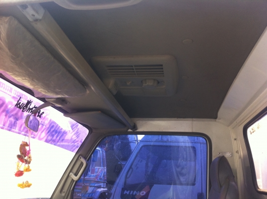 ISUZU NKR (หัวการ์ตูน) ตู้แห้งเปิดข้างได้ เครื่อง 4BE1 (110 แรงม้า) ซีสวยมากๆ ยางเต็ม แอร์เย็น ทะเบียนพร้อมโอน