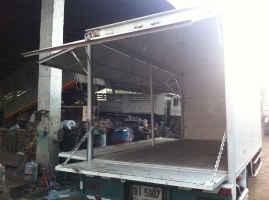 ISUZU NKR (หัวการ์ตูน) ตู้แห้งเปิดข้างได้ เครื่อง 4BE1 (110 แรงม้า) ซีสวยมากๆ ยางเต็ม แอร์เย็น ทะเบียนพร้อมโอน