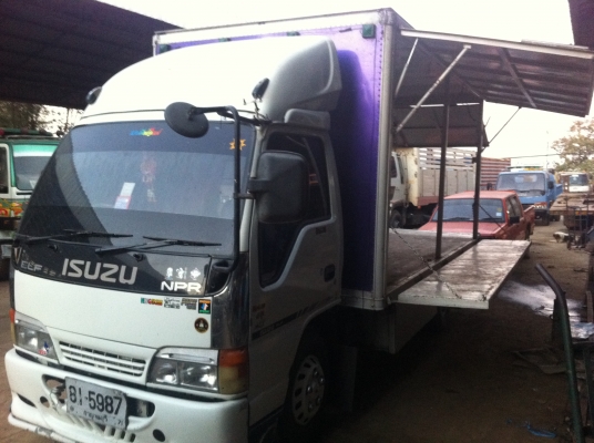 ISUZU NKR (หัวการ์ตูน) ตู้แห้งเปิดข้างได้ เครื่อง 4BE1 (110 แรงม้า) ซีสวยมากๆ ยางเต็ม แอร์เย็น ทะเบียนพร้อมโอน
