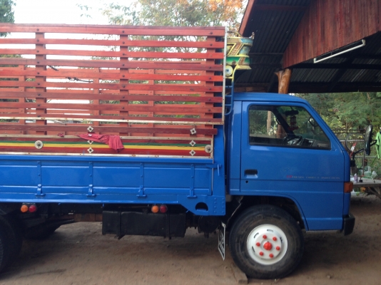 ขายรถอีซูซุ 6 ล้อNPRเครื่องดี 4BD1-115แรงม้า รถสภาพสวยเต็มสูตรพร้อมใช้งาน  6 น๊อต F หน้า F หลัง ยาง 825-16  เกียร์ร็อคกี้ 6 เกียร์เข้าง่าย เครื่องดี 4BD1  กระบะสวย คัสชีสวย เกียร์ร็อคกี้ 6 เกียร์เข้าง่าย  สภาพสวยพร้อมใช้งาน ราคา 435,000 บาท โทร 081-997297