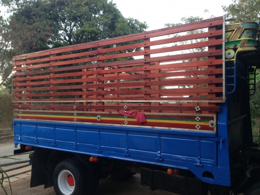 ขายรถอีซูซุ 6 ล้อNPRเครื่องดี 4BD1-115แรงม้า รถสภาพสวยเต็มสูตรพร้อมใช้งาน  6 น๊อต F หน้า F หลัง ยาง 825-16  เกียร์ร็อคกี้ 6 เกียร์เข้าง่าย เครื่องดี 4BD1  กระบะสวย คัสชีสวย เกียร์ร็อคกี้ 6 เกียร์เข้าง่าย  สภาพสวยพร้อมใช้งาน ราคา 435,000 บาท โทร 081-997297