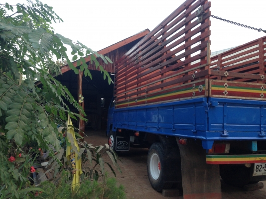 ขายรถอีซูซุ 6 ล้อNPRเครื่องดี 4BD1-115แรงม้า รถสภาพสวยเต็มสูตรพร้อมใช้งาน  6 น๊อต F หน้า F หลัง ยาง 825-16  เกียร์ร็อคกี้ 6 เกียร์เข้าง่าย เครื่องดี 4BD1  กระบะสวย คัสชีสวย เกียร์ร็อคกี้ 6 เกียร์เข้าง่าย  สภาพสวยพร้อมใช้งาน ราคา 435,000 บาท โทร 081-997297