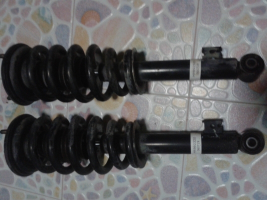 ต้องการขายโช๊ค มิซูมิชิ ไทรตัน 4*4  คู่หน้า ราคาลดได้ครับ2500บาทมาเอาไปเลย