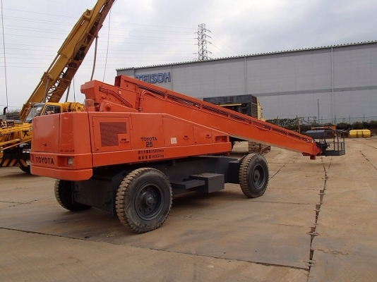 ขายรถกระเช้า TOYOTA  ยกสูง 25เมตร สามารถปรับความกว้างของล้อได้ นำเข้าจากญี่ปุ่นสภาพดีพร้อมใช้งาน
