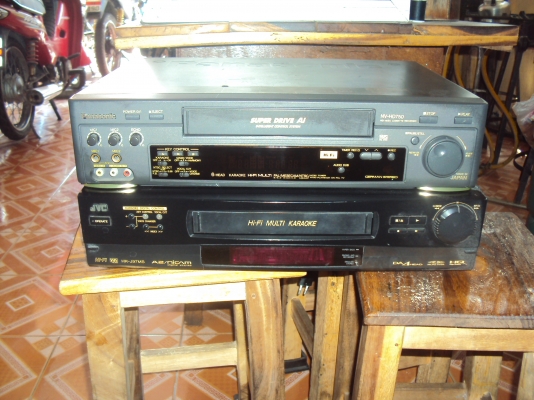 ขายเครื่องวีดีโอ2เครื่องใช้งานได้สนใจติดต่อสรกฤช091-8892274