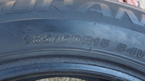 ขายยาง 185/60R15 bridge stone ปี/11/09 ปนกัน 2300 บาทครับ ดอกยังใช้ได้ครับ