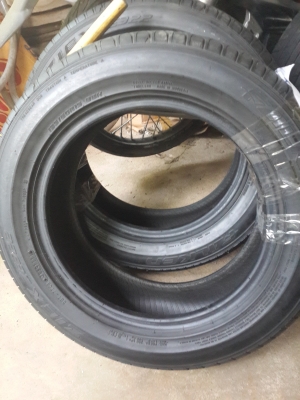 ขายยาง   195-60-15 Falken ปี11 1ชุด ดอกเต็มๆ ใช้ได้อีกยาว ยางไม่มีปะ สวยๆเลยครับ ใส่รถเก๋งขอบ15 ได้ทุกรุ่นครับ ขายทั้งชุด 3300